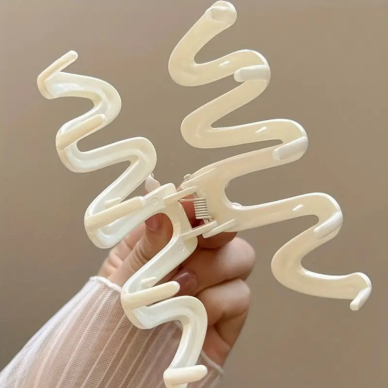 Non-Slip Wavy Hair Claw Clip